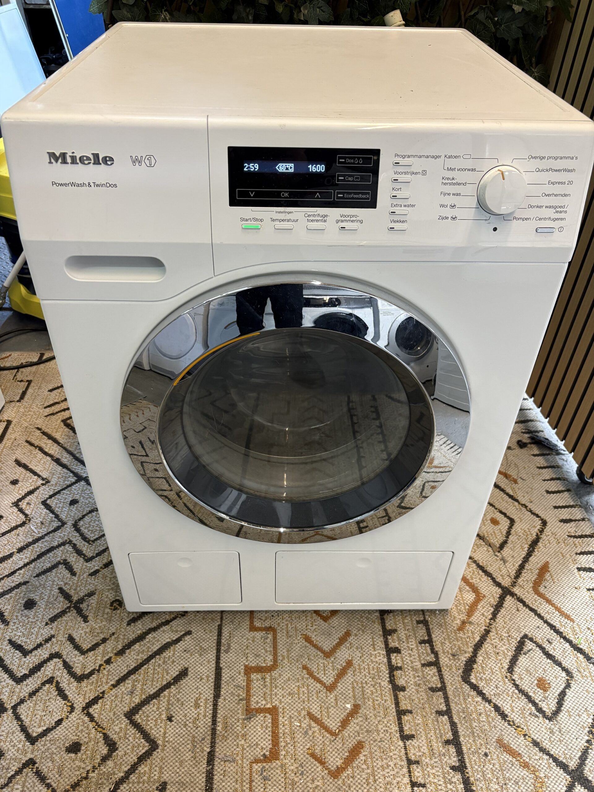 Miele W1 PowerWash & TwinDos 1600rpm